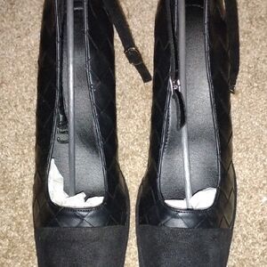 Source Unknown Black Quilted Heels